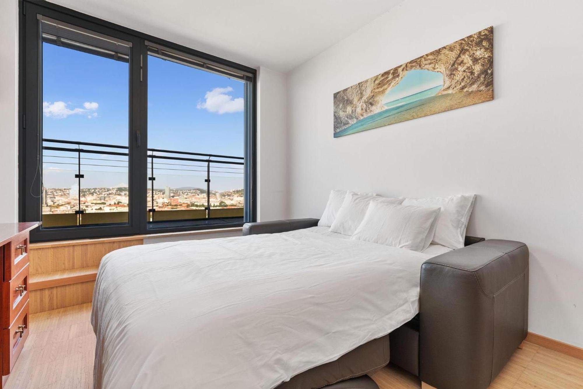 Sky Apartman In Bratislava - With 2 Parking Places Exterior foto
