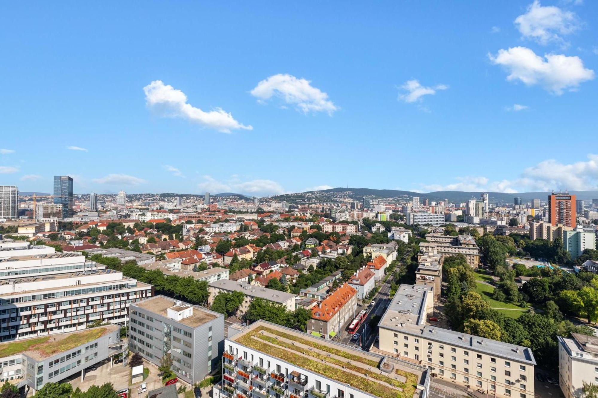 Sky Apartman In Bratislava - With 2 Parking Places Exterior foto